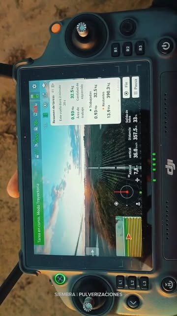 Control de vuelo mostrando la tarea de pulverización en curso